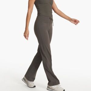 VUORI Daily Wideleg Pant (XS - Oregano)